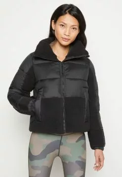 Columbia Soldes Magasin 18 Columbia LEADBETTER POINT™ SHERPA HYBRID - Veste d'hiver Rabais vêtements randonnée female